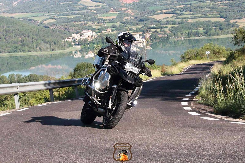 moto participante en la Quebrantabook