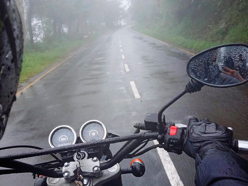 Lluvia en moto